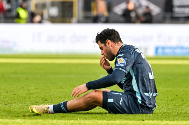 GER, 3. Liga, SSV Ulm 1846 vs TSV 1860 München 29.11.2025, Donaustadion, Ulm, GER, 3. Liga, SSV Ulm 1846 vs TSV 1860 München, im Bild Kevin Volland (Muenchen, 31) wurde von Leon Dajaku (SSV Ulm, 43) im Gesicht getroffen