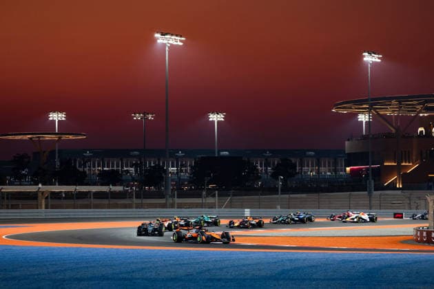 F1 - QATAR GRAND PRIX 2025 start of the race, depart, 81 PIASTRI Oscar (aus), McLaren F1 Team MCL39, action 63 RUSSELL George (gbr), Mercedes AMG F1 Team W16, action during the 2025 Formula 1 Qatar Grand Prix, 23th round of the 2025 FIA Formula One World Championship, WM, Weltmeisterschaft from November 28 to 30, 2025 on the Lusail International Circuit, in Lusail, Qatar - Copyright: xFLORENTxGOODENx