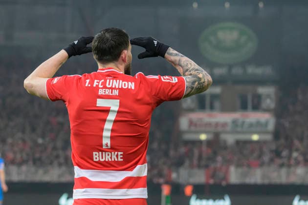 im Bild v.l.: Oliver Burke (1.FC Union), kann es nicht fassen, traurig, deprimiert, sauer, sad, depressed, angry, emotional, GER, Berlin, 1. FC Union Berlin vs 1.FC Heidenheim 1846, 1. Bundesliga, Fussball, DFB, Spielzeit 2025 2026, Alte Foersterei, 12. Spieltag, DFB DFL REGULATIONS PROHIBIT ANY USE OF PHOTOGRAPHS AS IMAGE SEQUENCES AND OR QUASI-VIDEO, 29.11.25, Copyright: HMBxMedia UwexKoch
