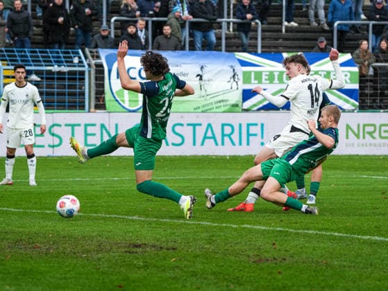 Yannick Michaelis (Borussia Moenchengladbach U23, 14) macht das Tor FC Guetersloh vs. Borussia Moenchengladbach U23, Fussball, Regionalliga West, 17. Spieltag, Saison 2025 2026, 29.11.2025 FC Guetersloh vs. Borussia Moenchengladbach U23, Fussball, Regionalliga West, 17. Spieltag, Saison 2025 2026, 29.11.2025 Guetersloh Copyright: xEibner-Pressefoto DamianxKruczynx EP_DKI