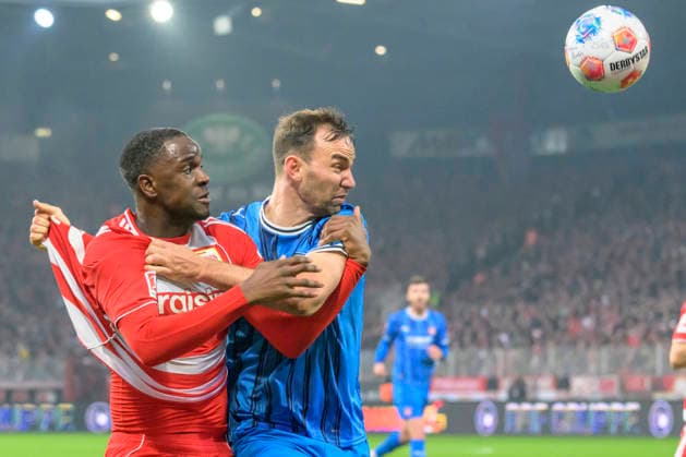 im Bild v.l.: Streit zwischen Ilyas Ansah (1.FC Union), Patrick Mainka (FCH, 06), Zweikampf, Action, Kampf, kaempft um den Ball, Action, duels, fighting for the ball, traurig, deprimiert, sauer, sad, depressed, angry, emotional, GER, Berlin, 1. FC Union Berlin vs 1.FC Heidenheim 1846, 1. Bundesliga, Fussball, DFB, Spielzeit 2025 2026, Alte Foersterei, 12. Spieltag, DFB DFL REGULATIONS PROHIBIT ANY USE OF PHOTOGRAPHS AS IMAGE SEQUENCES AND OR QUASI-VIDEO, 29.11.25, Copyright: HMBxMedia UwexKoch