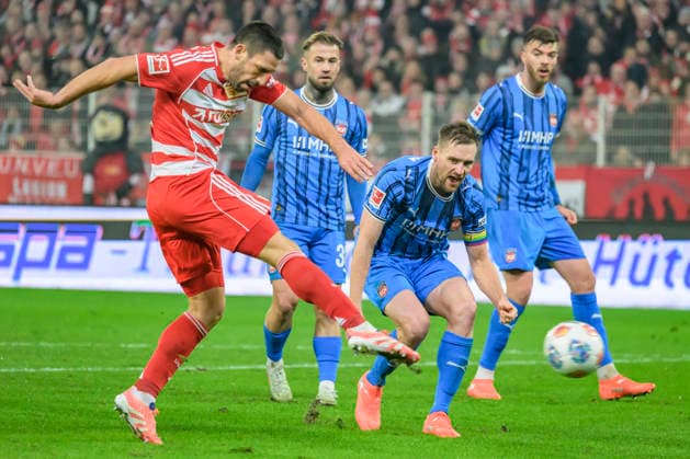 im Bild v.l.: Rani Khedira (1.FC Union), schiesst in der 43. Minute dass 1:0, GER, Berlin, 1. FC Union Berlin vs 1.FC Heidenheim 1846, 1. Bundesliga, Fussball, DFB, Spielzeit 2025 2026, Alte Foersterei, 12. Spieltag, DFB DFL REGULATIONS PROHIBIT ANY USE OF PHOTOGRAPHS AS IMAGE SEQUENCES AND OR QUASI-VIDEO, 29.11.25, Copyright: HMBxMedia UwexKoch