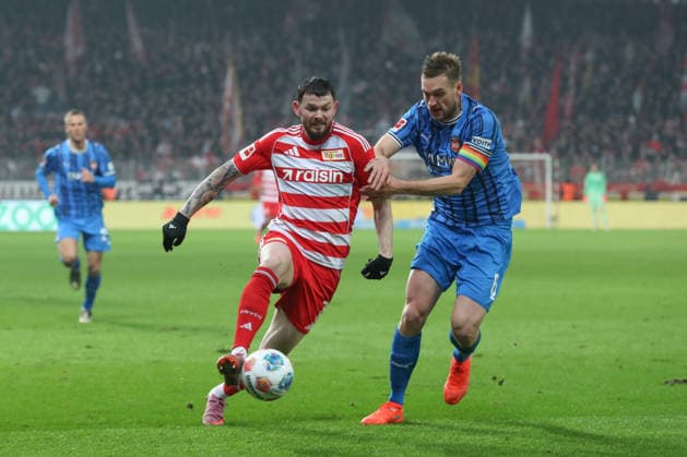 29.11.2025, xtgx, Fussball 1. Bundesliga, 1. FC Union Berlin - 1. FC Heidenheim emspor, v.l. Oliver Burke (Union Berlin, 7), Patrick Mainka (Heidenheim, 6) Zweikampf, Duell, Kampf, tackle (DFL DFB REGULATIONS PROHIBIT ANY USE OF PHOTOGRAPHS as IMAGE SEQUENCES and or QUASI-VIDEO) Berlin