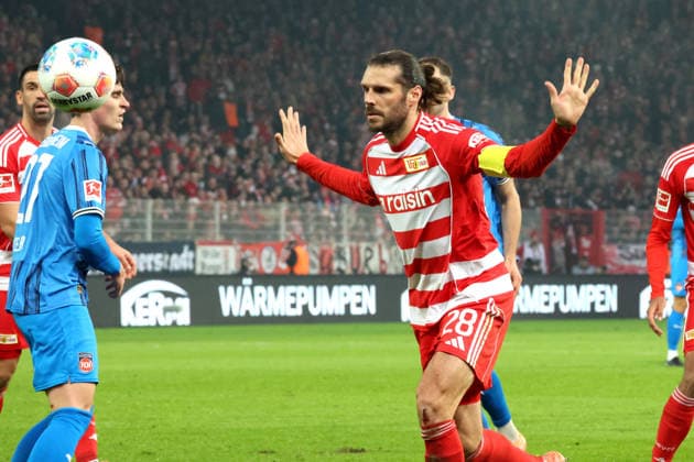 DEU, DFL, 1. FBL, 1.FC Union vs. Heidenheim, 29.11.2025, Stadion Alte Foersterei, Berlin, DEU, DFL, 1. FBL, 1.FC Union vs. Heidenheim, im Bild: Christopher Trimmel (1.FC Union Berlin 28), DFL - regulations prohibit any use of Photographs as image sequences and or quasi-video