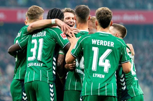 Tor zum 1:0 Marco Friedl (SV Werder Bremen, 32) jubelt Jubel mit Karim Coulibaly (SV Werder Bremen, 31), Romano Schmid (SV Werder Bremen, 20), Senne Lynen (SV Werder Bremen, 14), Jens Stage (SV Werder Bremen, 06), GER, SV Werder Bremen vs 1. FC Koeln, Fussball, Bundesliga, Spieltag 12, Saison 2025 2026, 29.11.2025 DFL REGULATIONS PROHIBIT ANY USE OF PHOTOGRAPHS AS IMAGE SEQUENCES AND OR QUASI-VIDEO GER, SV Werder Bremen vs 1. FC Koeln, Fussball, Bundesliga, Spieltag 12, Saison 2025 2026, 29.11.2025 Bremen Copyright: xEibner-Pressefoto MaxxVincenx EP_MVN