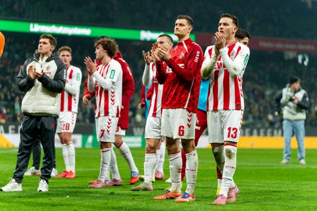 Koelner Mannschaft nach Spielende vor den Fans, Sebastian Sebulonsen (1. FC Koeln, 28), Luca Waldschmidt (1. FC Koeln, 07), Eric Martel (1. FC Koeln, 06), Said El Mala (1. FC Koeln, 13), GER, SV Werder Bremen vs 1. FC Koeln, Fussball, Bundesliga, Spieltag 12, Saison 2025 2026, 29.11.2025 DFL REGULATIONS PROHIBIT ANY USE OF PHOTOGRAPHS AS IMAGE SEQUENCES AND OR QUASI-VIDEO GER, SV Werder Bremen vs 1. FC Koeln, Fussball, Bundesliga, Spieltag 12, Saison 2025 2026, 29.11.2025 Bremen Copyright: xEibner-Pressefoto MaxxVincenx EP_MVN
