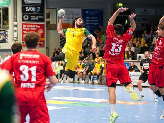 Pouya Norouzi (VfL Eintracht Hagen, 07) beim Torwurf VfL Eintracht Hagen vs. SG BBM Bietigheim, Handball, 2. Bundesliga, 13. Spieltag, Saison 2025 2026, 29.11.2025 VfL Eintracht Hagen vs. SG BBM Bietigheim, Handball, 2. Bundesliga, 13. Spieltag, Saison 2025 2026, 29.11.2025 Hagen Copyright: xEibner-Pressefoto DamianxKruczynx EP_DKI