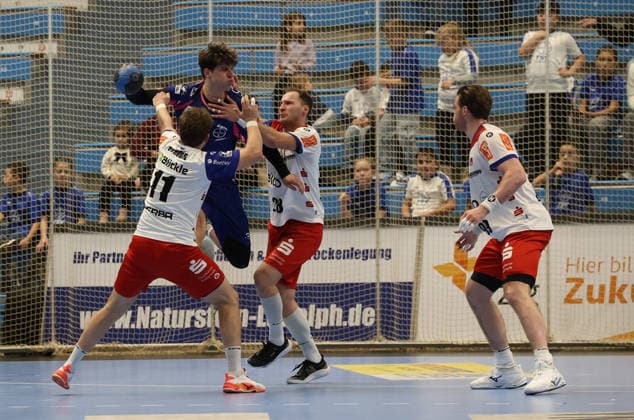 v.l. Bennet Strobel (HBW Balingen-Weilstetten 11), Luca Krist (TSV Bayer Dormagen 02), Tobias Heinzelmann (HBW Balingen-Weilstetten 28), Stefan Bauer (HBW Balingen-Weilstetten 99) TSV Bayer Dormagen vs. HBW Balingen Weilstetten, 13. Spieltag, Handball, 2. HBL, Spielzeit 2025 2026, 29.11.2025 TSV Bayer Dormagen vs. HBW Balingen Weilstetten, 13. Spieltag, Handball, 2. HBL, Spielzeit 2025 2026, 29.11.2025 Dormagen Copyright: xEibner-Pressefoto ThomasxStoeckex EP_TSR