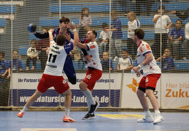 v.l. Bennet Strobel (HBW Balingen-Weilstetten 11), Luca Krist (TSV Bayer Dormagen 02), Tobias Heinzelmann (HBW Balingen-Weilstetten 28), Stefan Bauer (HBW Balingen-Weilstetten 99) TSV Bayer Dormagen vs. HBW Balingen Weilstetten, 13. Spieltag, Handball, 2. HBL, Spielzeit 2025 2026, 29.11.2025 TSV Bayer Dormagen vs. HBW Balingen Weilstetten, 13. Spieltag, Handball, 2. HBL, Spielzeit 2025 2026, 29.11.2025 Dormagen Copyright: xEibner-Pressefoto ThomasxStoeckex EP_TSR