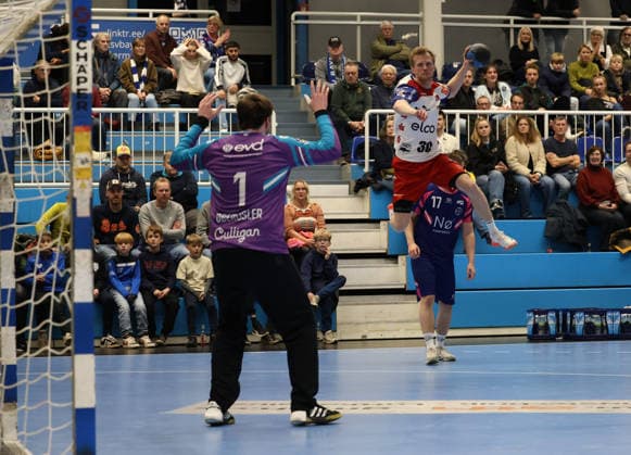v.l. Louis Oberosler (TSV Bayer Dormagen 01), Sascha Pfattheicher (HBW Balingen-Weilstetten 30), Felix Boeckenholt (TSV Bayer Dormagen 17) TSV Bayer Dormagen vs. HBW Balingen Weilstetten, 13. Spieltag, Handball, 2. HBL, Spielzeit 2025 2026, 29.11.2025 TSV Bayer Dormagen vs. HBW Balingen Weilstetten, 13. Spieltag, Handball, 2. HBL, Spielzeit 2025 2026, 29.11.2025 Dormagen Copyright: xEibner-Pressefoto ThomasxStoeckex EP_TSR