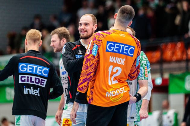 v.l. Tim Zechel (SC Magdeburg, 09), Matej Mandic (SC Magdeburg, 12) jubelt freut sich nach 21:36 Sieg GER, GWD Minden vs. SC Magdeburg, Handball, 1. Bundesliga, 14. Spieltag, Spielzeit 2025 2026, 29.11.2025 GER, GWD Minden vs. SC Magdeburg, Handball, 1. Bundesliga, 14. Spieltag, Spielzeit 2025 2026, 29.11.2025 Luebbecke Copyright: xEibner-Pressefoto JanxRollingerx EP_JSK