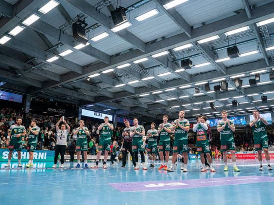 Die Mannschaft von Frisch Auf Goeppingen bedankt sich bei den Fans, Frisch Auf Goeppingen vs. MT Melsungen, Handball, 1. Bundesliga, Herren, Spielzeit 2025 2026, 29.11.2025, Frisch Auf Goeppingen vs. MT Melsungen, Handball, 1. Bundesliga, Herren, Spielzeit 2025 2026, 29.11.2025 Goeppingen Copyright: xEibner-Pressefoto MichaelxSchmidx EP_MST