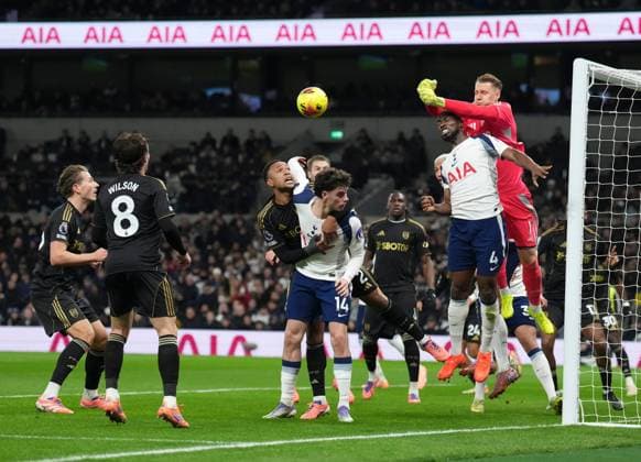 Fulham goalkeeper Bernd Leno pushes the ball away above Kevin Danso of Tottenham Hotspur Tottenham Hotspur v Fulham, Premier League, Football, Tottenham Hotspur Stadium, London, UK - 29 Nov 2025London Tottenham Hotspur Stadium United Kingdom EDITORIAL USE ONLY No use with unauthorised audio, video, data, fixture lists, club league logos or live services. Online in-match use limited to 120 images, no video emulation. No use in betting, games or single club league player publications. Copyright: xJedxLeicester Shutterstockx 15941652af
