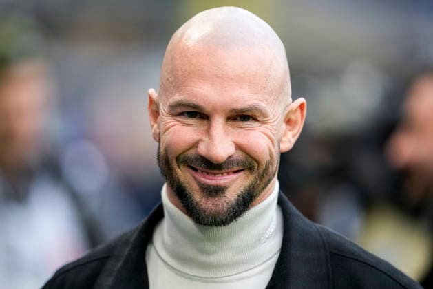Christian Ilzer (Trainer, Cheftrainer, Hoffenheim), Einzelbild, Einzelfoto, Aktion, Action, Porträt, Portrait, Freude, freuen, freut sich, freundlich, fröhlich, glücklich, strahlend, optimistisch, 29.11.2025, Sinsheim (Deutschland), Fussball, Bundesliga, TSG 1899 Hoffenheim - FC Augsburg, DFB DFL REGULATIONS PROHIBIT ANY USE OF PHOTOGRAPHS AS IMAGE SEQUENCES AND OR QUASI-VIDEO.