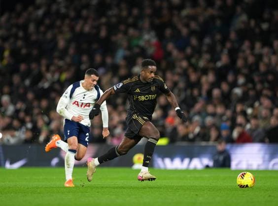 Ryan Sessegnon of Fulham sprints away from Pedro Porro of Tottenham Hotspur Tottenham Hotspur v Fulham, Premier League, Football, Tottenham Hotspur Stadium, London, UK - 29 Nov 2025London Tottenham Hotspur Stadium United Kingdom EDITORIAL USE ONLY No use with unauthorised audio, video, data, fixture lists, club league logos or live services. Online in-match use limited to 120 images, no video emulation. No use in betting, games or single club league player publications. Copyright: xJedxLeicester Shutterstockx 15941652bw
