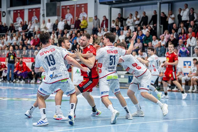 2. Handball Bundesliga; TV Hüttenberg - TuS N-Lübbecke, 29.11.25 Yannick Dräger (TuS N-Lübbecke, 19), Vit Reichl (TV Hüttenberg, 19), Hendrik Schreiber (TV Hüttenberg, 51), David Kuntscher (TV Hüttenberg, 97), Lasse Ohl (TV Hüttenberg, 11) 2. Handball Bundesliga; TV Hüttenberg - TuS N-Lübbecke: Hüttenberg, 29.11.25 Copyright: xBEAUTIFULxSPORTS Roeczeyx