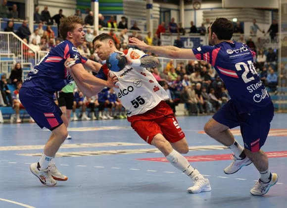 v.l. Finn Schroven (TSV Bayer Dormagen 19) , Csaba Leimeter (HBW Balingen-Weilstetten 55), Peter Strosack (TSV Bayer Dormagen 24) TSV Bayer Dormagen vs. HBW Balingen Weilstetten, 13. Spieltag, Handball, 2. HBL, Spielzeit 2025 2026, 29.11.2025 TSV Bayer Dormagen vs. HBW Balingen Weilstetten, 13. Spieltag, Handball, 2. HBL, Spielzeit 2025 2026, 29.11.2025 Dormagen Copyright: xEibner-Pressefoto ThomasxStoeckerx EP_TSR