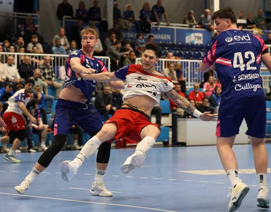 v.l. Frederik Sondermann (TSV Bayer Dormagen 55), Csaba Leimeter (HBW Balingen-Weilstetten 55), Jan Schmidt (TSV Bayer Dormagen 42) TSV Bayer Dormagen vs. HBW Balingen Weilstetten, 13. Spieltag, Handball, 2. HBL, Spielzeit 2025 2026, 29.11.2025 TSV Bayer Dormagen vs. HBW Balingen Weilstetten, 13. Spieltag, Handball, 2. HBL, Spielzeit 2025 2026, 29.11.2025 Dormagen Copyright: xEibner-Pressefoto ThomasxStoeckerx EP_TSR