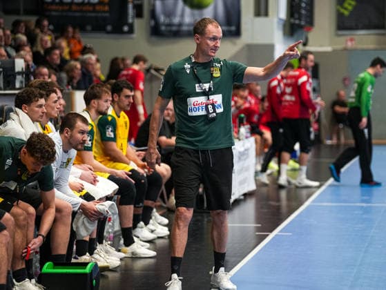 Pavel Prokopec (VfL Eintracht Hagen, Trainer) gibt Anweisungen VfL Eintracht Hagen vs. SG BBM Bietigheim, Handball, 2. Bundesliga, 13. Spieltag, Saison 2025 2026, 29.11.2025 VfL Eintracht Hagen vs. SG BBM Bietigheim, Handball, 2. Bundesliga, 13. Spieltag, Saison 2025 2026, 29.11.2025 Hagen Copyright: xEibner-Pressefoto DamianxKruczynx EP_DKI
