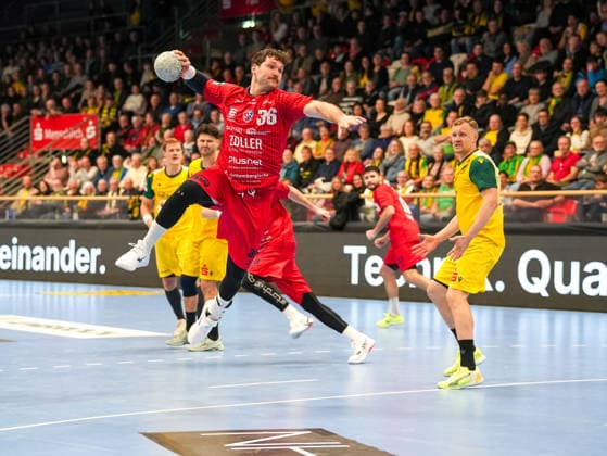 Jonathan Fischer (SG BBM Bietigheim, 36) beim Torwurf VfL Eintracht Hagen vs. SG BBM Bietigheim, Handball, 2. Bundesliga, 13. Spieltag, Saison 2025 2026, 29.11.2025 VfL Eintracht Hagen vs. SG BBM Bietigheim, Handball, 2. Bundesliga, 13. Spieltag, Saison 2025 2026, 29.11.2025 Hagen Copyright: xEibner-Pressefoto DamianxKruczynx EP_DKI