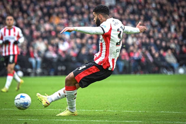 Niederlande, Fußball, Eredivisie, 14. Spieltag, 2025 2026, PSV Eindhoven vs FC Volendam, 30.11.2025, Philips-Stadion , Eindhoven, Niederlande, Ismael Saibari (PSV Eindhoven, 34) beim Torschuss Copyright: xMarkusxVerwimpx