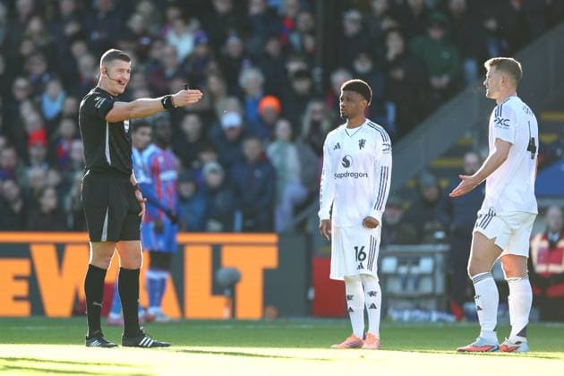 Manchester United, ManU players question match referee Robert Jones after he makes Jean-Philippe Mateta of Crystal Palace retake his penalty Crystal Palace v Manchester United, Premier League, Football, Selhurst Park, London, UK - 30 Nov 2025London Selhurst Park United Kingdom EDITORIAL USE ONLY No use with unauthorised audio, video, data, fixture lists, club league logos or live services. Online in-match use limited to 120 images, no video emulation. No use in betting, games or single club league player publications. Copyright: xSimonxDael Shutterstockx 15941699l