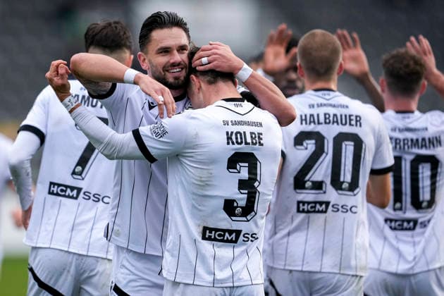 v.li.: Pascal Testroet (SVS, 37) umarmt Louis Kolbe (SVS, 3), Spieler vom SV Sandhausen (SVS), jubeln über das Tor zum 2:1, Jubel, Torjubel, Torerfolg, celebrate the goal, goal, celebration, jubelt ueber das Tor, Freuen, Freude, freut sich, optimistisch, positiv, Spielszene, Highlight, Action, Aktion, 30.11.2025, Sandhausen (Deutschland), Fussball, Regionalliga Südwest, SV Sandhausen - SV Stuttgarter Kickers