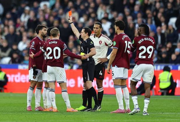 Lucas Paqueta of West Ham United is shown a red card West Ham United v Liverpool, Premier League, Football, London Stadium, London, UK - 30 Nov 2025London London Stadium United Kingdom EDITORIAL USE ONLY No use with unauthorised audio, video, data, fixture lists, club league logos or live services. Online in-match use limited to 120 images, no video emulation. No use in betting, games or single club league player publications. Copyright: xMichaelxZemanek Shutterstockx 15941750ad