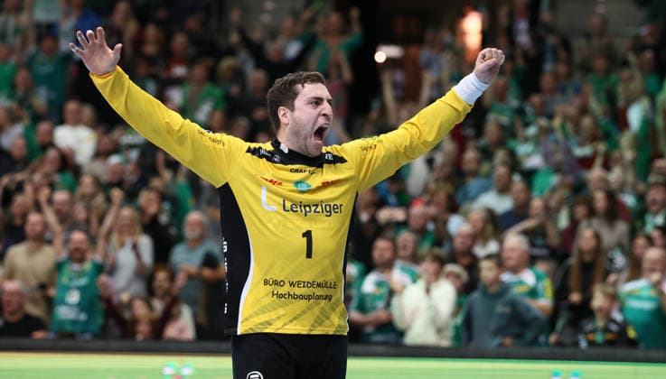 Leipzig, 30.11.2025, Arena Leipzig, Handball, Bundesliga, 14.Spieltag , SC DHfK Leipzig vs. TSV Hannover - Burgdorf, Im Bild; Torwart Domenico Ebner (1, Leipzig) . , Nur zur redaktionellen Nutzung. Only editorial use. , DHB HBL regulations prohibit any use of photographs as image sequences and or quasi-video. ,