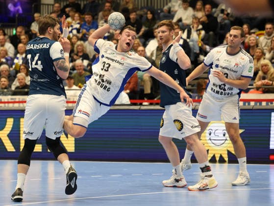 v.l. Gerdas Barbarskas (Bergischer HC 14), Moritz Sauter (Handball Sportverein Hamburg 33), Johannes Wasielewski (Bergischer HC 77), Niklas Weller (Handball Sportverein Hamburg 13) Bergischer HC 06 vs. Handball Sportverein Hamburg, 14. Spieltag, Handball, DAIKIN HBL, Spielzeit 2025 2026, 30.11.2025 Bergischer HC 06 vs. Handball Sportverein Hamburg, 14. Spieltag, Handball, DAIKIN HBL, Spielzeit 2025 2026, 30.11.2025 Duesseldorf Copyright: xEibner-Pressefoto ThomasxStoeckerx EP_TSR