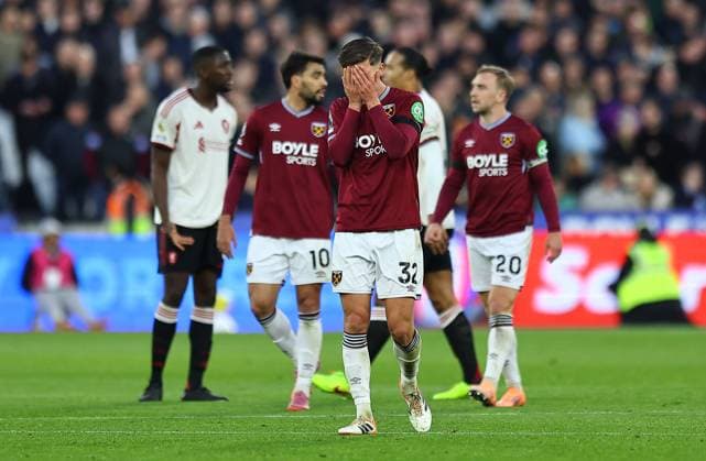 Freddie Potts of West Ham United reacts after Lucas Paqueta of West Ham United sending off red card West Ham United v Liverpool, Premier League, Football, London Stadium, London, UK - 30 Nov 2025London London Stadium United Kingdom EDITORIAL USE ONLY No use with unauthorised audio, video, data, fixture lists, club league logos or live services. Online in-match use limited to 120 images, no video emulation. No use in betting, games or single club league player publications. Copyright: xMichaelxZemanek Shutterstockx 15941750bm