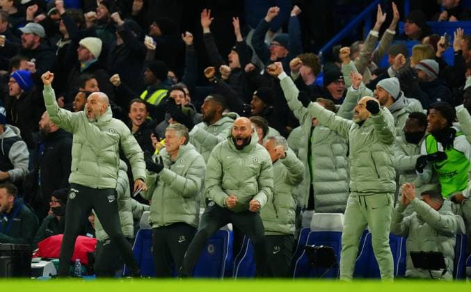 Chelsea manager Enzo Maresca celebrates the opening goal scored by Trevoh Chalobah Chelsea v Arsenal, Premier League, Football, Stamford Bridge, London, UK - 30 Nov 2025London Stamford Bridge United Kingdom EDITORIAL USE ONLY No use with unauthorised audio, video, data, fixture lists, club league logos or live services. Online in-match use limited to 120 images, no video emulation. No use in betting, games or single club league player publications. Copyright: xJavierxGarcia Shutterstockx 15941788ah
