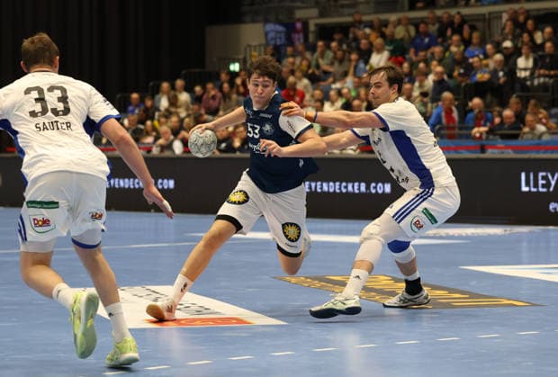 v.l. Moritz Sauter (Handball Sportverein Hamburg 33), Soeren Steinhaus (Bergischer HC 53), Andreas Magaard (Handball Sportverein Hamburg 04) Bergischer HC 06 vs. Handball Sportverein Hamburg, 14. Spieltag, Handball, DAIKIN HBL, Spielzeit 2025 2026, 30.11.2025 Bergischer HC 06 vs. Handball Sportverein Hamburg, 14. Spieltag, Handball, DAIKIN HBL, Spielzeit 2025 2026, 30.11.2025 Duesseldorf Copyright: xEibner-Pressefoto ThomasxStoeckerx EP_TSR