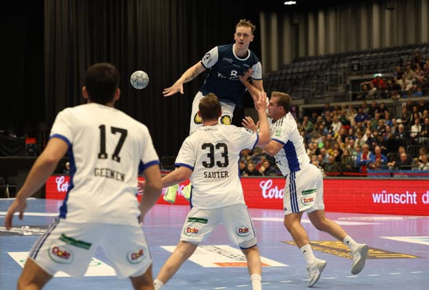 v.l. Kaj Geenen (Handball Sportverein Hamburg 17), Moritz Sauter (Handball Sportverein Hamburg 33),Nico Schoettle (Bergischer HC 08) , Niklas Weller (Handball Sportverein Hamburg 13) Bergischer HC 06 vs. Handball Sportverein Hamburg, 14. Spieltag, Handball, DAIKIN HBL, Spielzeit 2025 2026, 30.11.2025 Bergischer HC 06 vs. Handball Sportverein Hamburg, 14. Spieltag, Handball, DAIKIN HBL, Spielzeit 2025 2026, 30.11.2025 Duesseldorf Copyright: xEibner-Pressefoto ThomasxStoeckerx EP_TSR