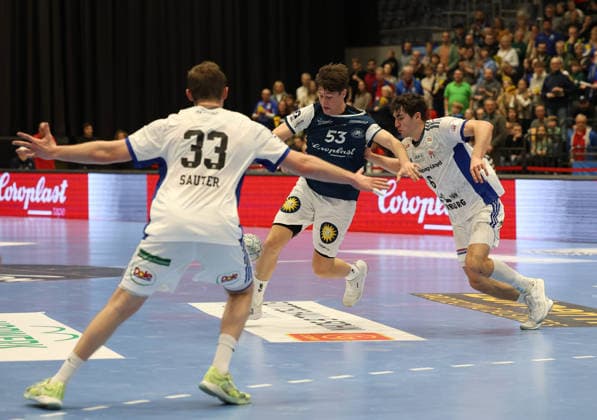 v.l. Gerdas Barbarskas (Bergischer HC 14), Moritz Sauter (Handball Sportverein Hamburg 33), Johannes Wasielewski (Bergischer HC 77), Niklas Weller (Handball Sportverein Hamburg 13) Bergischer HC 06 vs. Handball Sportverein Hamburg, 14. Spieltag, Handball, DAIKIN HBL, Spielzeit 2025 2026, 30.11.2025 Bergischer HC 06 vs. Handball Sportverein Hamburg, 14. Spieltag, Handball, DAIKIN HBL, Spielzeit 2025 2026, 30.11.2025 Duesseldorf Copyright: xEibner-Pressefoto ThomasxStoeckerx EP_TSR
