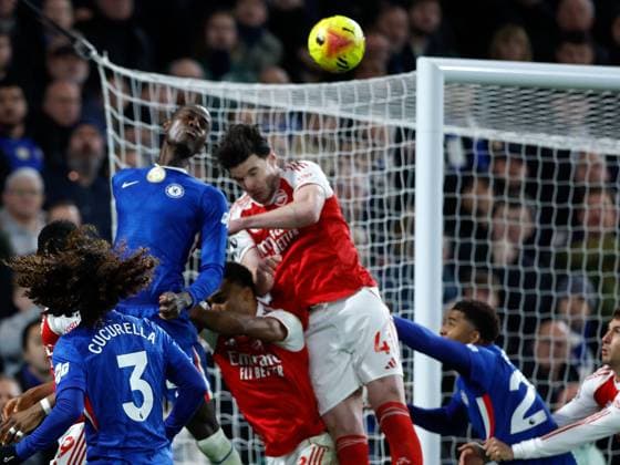 Trevoh Chalobah flicks a near post header into the far side of the goal to make the score 1-0 to Chelsea Chelsea v Arsenall, Football, Premier League, Stamford Bridge Stadium, London, UK, 30 11 25 EDITORIAL USE ONLY No use with unauthorised audio, video, data, fixture lists (outside the EU), club league logos or live services. Online in-match use limited to 45 images (+15 in extra time). No use to emulate moving images. No use in betting, games or Copyright: xMattxImpey Shutterstockx 15993964af