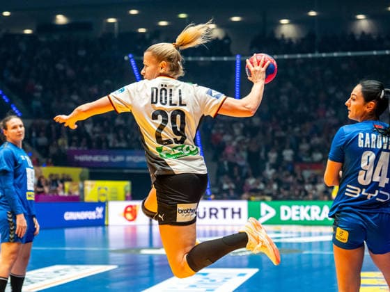Antje Doell (Deutschland, 29) von aussen, Deutschland vs. Serbien, Handball, Weltmeisterschaft, Frauen, Spielzeit 2025 2026, 30.11.2025, Deutschland vs. Serbien, Handball, Weltmeisterschaft, Frauen, Spielzeit 2025 2026, 30.11.2025 Stuttgart Copyright: xEibner-Pressefoto MichaelxSchmidx EP_MST