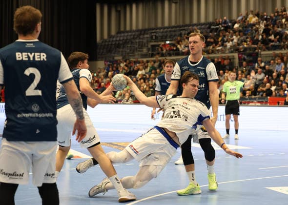 v.l. Noah Beyer (Bergischer HC 02), Soeren Steinhaus (Bergischer HC 53), Andreas Magaard (Handball Sportverein Hamburg 04), Nico Schoettle (Bergischer HC 08) Bergischer HC 06 vs. Handball Sportverein Hamburg, 14. Spieltag, Handball, DAIKIN HBL, Spielzeit 2025 2026, 30.11.2025 Bergischer HC 06 vs. Handball Sportverein Hamburg, 14. Spieltag, Handball, DAIKIN HBL, Spielzeit 2025 2026, 30.11.2025 Duesseldorf Copyright: xEibner-Pressefoto ThomasxStoeckerx EP_TSR