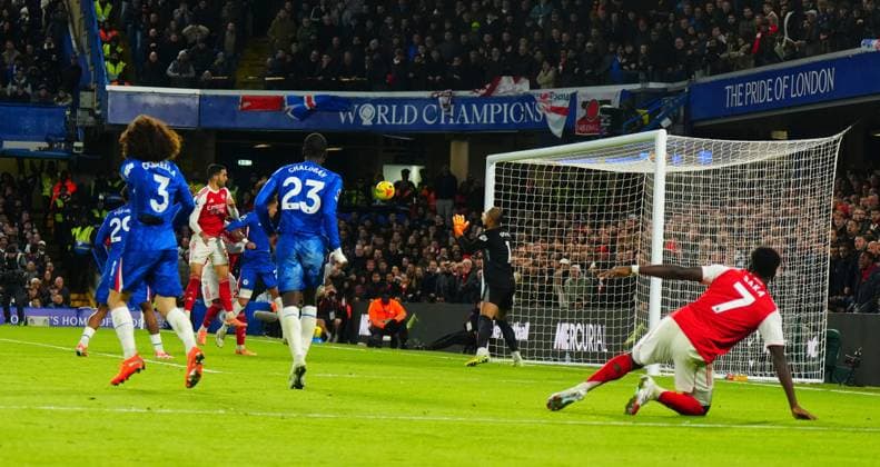 Mikel Merino of Arsenal scores the opening goal from a Bukayo Saka cross Chelsea v Arsenal, Premier League, Football, Stamford Bridge, London, UK - 30 Nov 2025London Stamford Bridge United Kingdom EDITORIAL USE ONLY No use with unauthorised audio, video, data, fixture lists, club league logos or live services. Online in-match use limited to 120 images, no video emulation. No use in betting, games or single club league player publications. Copyright: xJavierxGarcia Shutterstockx 15941788al