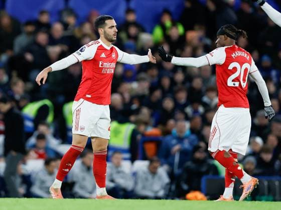 Mikel Merino (left) of Arsenal celebrates with Noni Madueke after scoring the equalising goal to make it 1-1 Chelsea v Arsenall, Football, Premier League, Stamford Bridge Stadium, London, UK, 30 11 25 EDITORIAL USE ONLY No use with unauthorised audio, video, data, fixture lists (outside the EU), club league logos or live services. Online in-match use limited to 45 images (+15 in extra time). No use to emulate moving images. No use in betting, games or Copyright: xMattxImpey Shutterstockx 15993964al