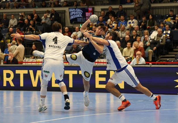 v.l. Andreas Magaard (Handball Sportverein Hamburg 04), Soeren Steinhaus (Bergischer HC 53), Jacob Arenth Lassen (Handball Sportverein Hamburg 09) Bergischer HC 06 vs. Handball Sportverein Hamburg, 14. Spieltag, Handball, DAIKIN HBL, Spielzeit 2025 2026, 30.11.2025 Bergischer HC 06 vs. Handball Sportverein Hamburg, 14. Spieltag, Handball, DAIKIN HBL, Spielzeit 2025 2026, 30.11.2025 Duesseldorf Copyright: xEibner-Pressefoto ThomasxStoeckerx EP_TSR