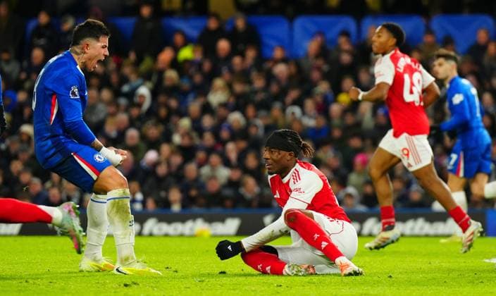 Enzo Fernandez of Chelsea celebrates his tackle on Noni Madueke of Arsenal Chelsea v Arsenal, Premier League, Football, Stamford Bridge, London, UK - 30 Nov 2025London Stamford Bridge United Kingdom EDITORIAL USE ONLY No use with unauthorised audio, video, data, fixture lists, club league logos or live services. Online in-match use limited to 120 images, no video emulation. No use in betting, games or single club league player publications. Copyright: xJavierxGarcia Shutterstockx 15941788as
