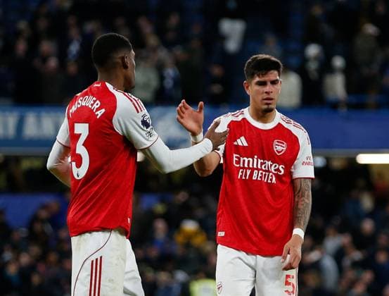 Arsenals centre backs Cristhian Mosquera and Piero Hincapie at full time Chelsea v Arsenall, Football, Premier League, Stamford Bridge Stadium, London, UK, 30 11 25 EDITORIAL USE ONLY No use with unauthorised audio, video, data, fixture lists (outside the EU), club league logos or live services. Online in-match use limited to 45 images (+15 in extra time). No use to emulate moving images. No use in betting, games or Copyright: xMattxImpey Shutterstockx 15993964ay