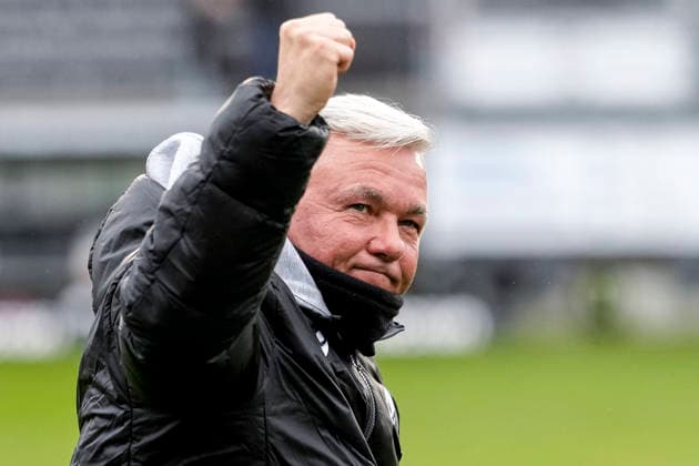 Olaf Janßen (Janssen, Trainer, Cheftrainer, SVS), Einzelbild, Einzelfoto, Aktion, Action, Freude, freuen, freut sich, freundlich, fröhlich, glücklich, strahlend, optimistisch, 30.11.2025, Sandhausen (Deutschland), Fussball, Regionalliga Südwest, SV Sandhausen - SV Stuttgarter Kickers
