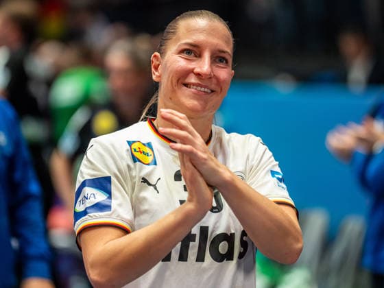 Jenny Behrend (Deutschland, 30) strahlt, Deutschland vs. Serbien, Handball, Weltmeisterschaft, Frauen, Spielzeit 2025 2026, 30.11.2025, Deutschland vs. Serbien, Handball, Weltmeisterschaft, Frauen, Spielzeit 2025 2026, 30.11.2025 Stuttgart Copyright: xEibner-Pressefoto MichaelxSchmidx EP_MST