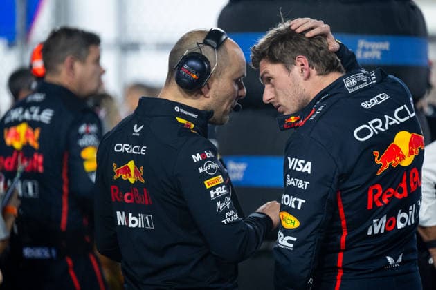 Max Verstappen (Oracle Red Bull Racing, Niederlande, 01) mit Gianpiero Lambiase (Red Bull Racing, Renningenieur), QTR, Formel 1 Weltmeisterschaft, Qatar Grand Prix, Lusail International Circuit, Rennen, 30.11.2025 QTR, Formel 1 Weltmeisterschaft, Qatar Grand Prix, Lusail International Circuit, Rennen, 30.11.2025 Lusail Copyright: xEibner-Pressefoto Memmlerx EP_MMR