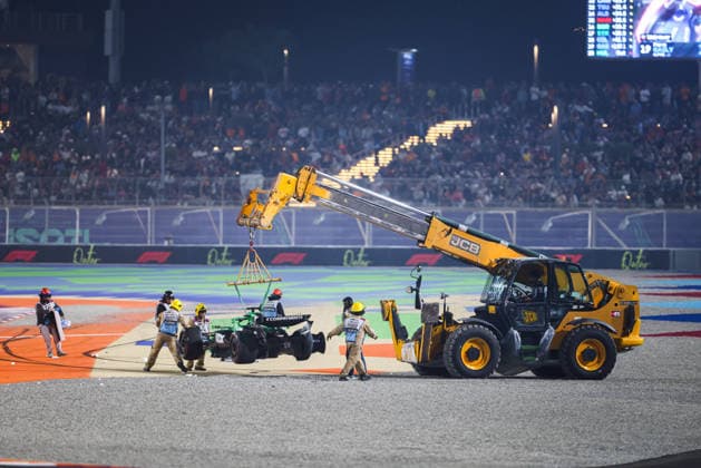 F1 - QATAR GRAND PRIX 2025 marshall, commissaire de piste, marshal, marshalls, marshals crash, accident, 27 HULKENBERG Nico (ger), Stake F1 Team Kick C45, during the 2025 Formula 1 Qatar Grand Prix, 23th round of the 2025 FIA Formula One World Championship, WM, Weltmeisterschaft from November 28 to 30, 2025 on the Lusail International Circuit, in Lusail, Qatar - LusailQatar Copyright: xANTONINxVINCENTx