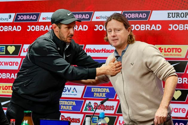 Julian Schuster (SC Freiburg, Trainer) und Bo Henriksen (1.FSV Mainz, Trainer) bei der Pressekonferenz , Deutschland, Fussball, 1. Bundesliga, 12.Spieltag, 2025 2026, SC Freiburg vs. 1.FSV Mainz 05, 30.11.2025, Europa-Park Stadion, Freiburg im Breisgau, Deutschland Freiburg im Breisgau Europa-Park Stadion Baden-Württemberg Deutschland Copyright: xGrantxHubbsx