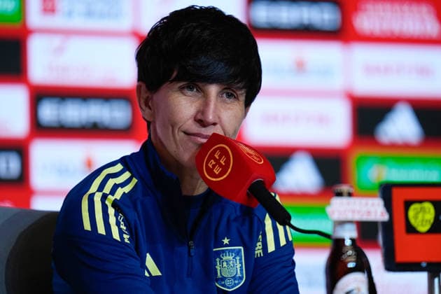 December 1, 2025, Madrid, Madrid, Spain: Sonia Bermudez, head coach of Spain, attends her press conference, PK, Pressekonferenz during the training day of Spain ahead the UEFA Women s Nations League 2025 Final Second Leg match between Spain and Germany at Riyadh Air Metropolitano stadium on December 1, 2025, in Madrid, Spain. Madrid Spain - ZUMAa181 20251201_zaa_a181_008 Copyright: xDennisxAgyemanx