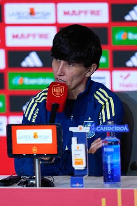December 1, 2025, Madrid, Madrid, Spain: Sonia Bermudez, head coach of Spain, attends her press conference, PK, Pressekonferenz during the training day of Spain ahead the UEFA Women s Nations League 2025 Final Second Leg match between Spain and Germany at Riyadh Air Metropolitano stadium on December 1, 2025, in Madrid, Spain. Madrid Spain - ZUMAa181 20251201_zaa_a181_062 Copyright: xDennisxAgyemanx